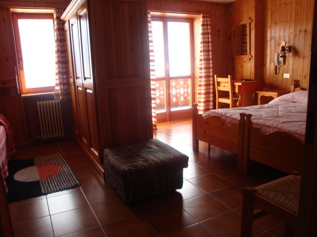 Hotel Alpe Fleurie Champoluc Eksteriør bilde