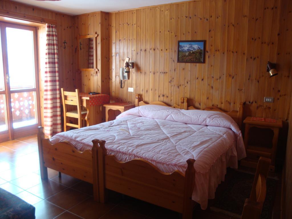 Hotel Alpe Fleurie Champoluc Eksteriør bilde