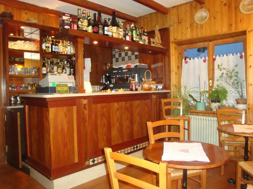 Hotel Alpe Fleurie Champoluc Eksteriør bilde