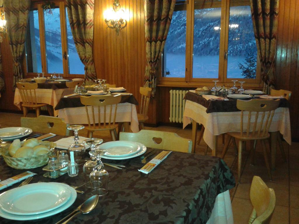 Hotel Alpe Fleurie Champoluc Eksteriør bilde